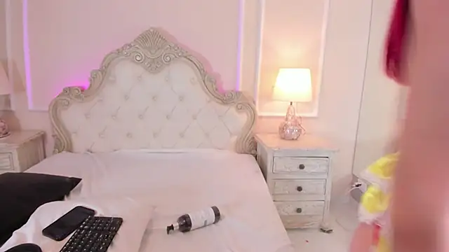 Snapshot of SamanthaPierce chatting on November 23, 2025, 12:48 pm SamanthaPierce online show from November 23, 2025, 12:48 pm