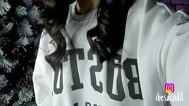 adriana allien online show from January 7, 2025, 11:35 pm