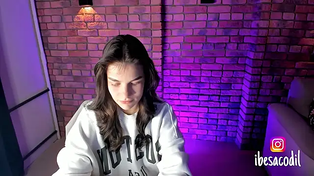 adriana allien online show from January 17, 2025, 10:01 pm