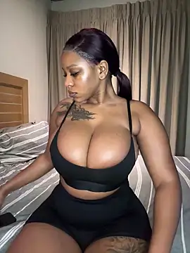 Snapshot of BeautyAuroa chatting on March 12, 2026, 7:40 pm BeautyAuroa online show from March 12, 2026, 7:40 pm