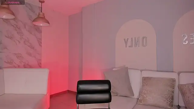 Snapshot of AlanaCraft chatting on October 31, 2025, 1:30 pm AlanaCraft online show from October 31, 2025, 1:30 pm