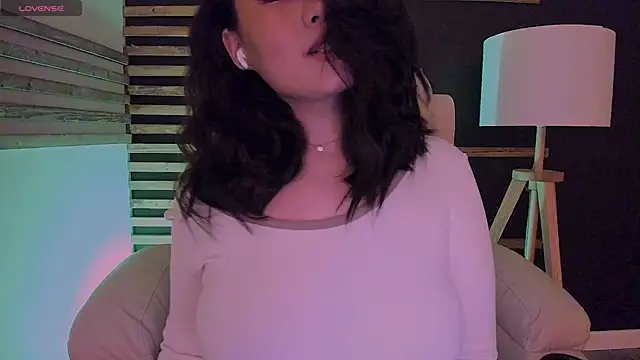 Snapshot of kimmy_chi_ chatting on February 5, 2025, 6:15 pm kimmy chi  online show from February 5, 2025, 6:15 pm