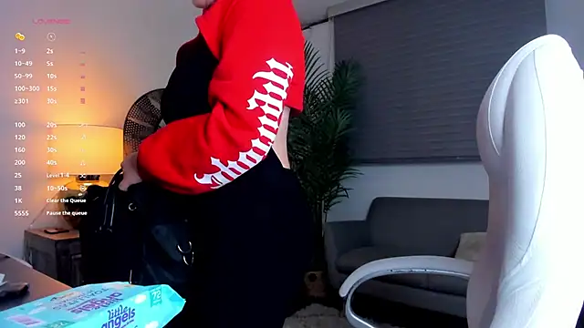 miss julietaa online show from March 19, 2025, 11:39 am