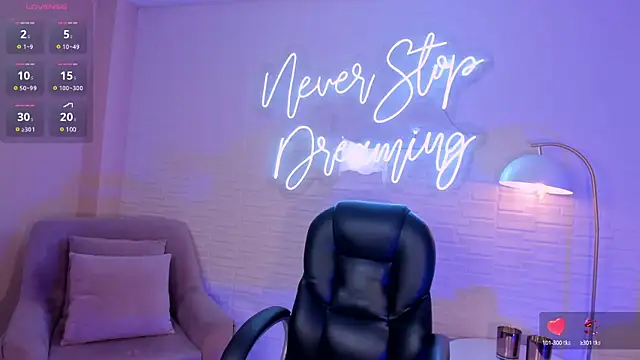 Snapshot of MaddisonLowe chatting on March 14, 2025, 3:26 am MaddisonLowe online show from March 14, 2025, 3:26 am