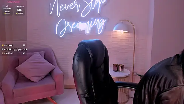 Snapshot of MaddisonLowe chatting on March 15, 2025, 9:41 am MaddisonLowe online show from March 15, 2025, 9:41 am