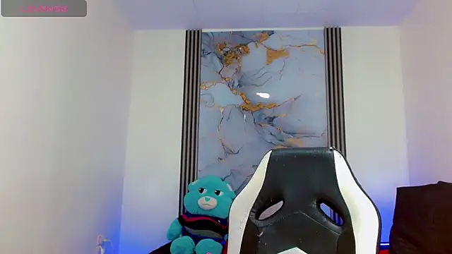 Hellen moons   online show from March 18, 2025, 1:13 am