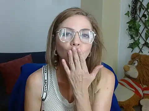 Snapshot of _melisaa_ chatting on December 31, 2024, 9:06 pm  melisaa  online show from December 31, 2024, 9:06 pm