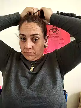 Snapshot of bombondenisse chatting on December 5, 2024, 9:55 pm bombondenisse online show from December 5, 2024, 9:55 pm