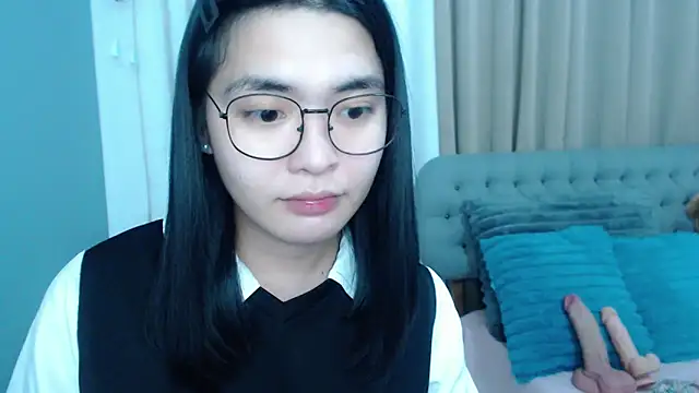 zhaviahale21 online show from October 26, 2025, 5:13 pm