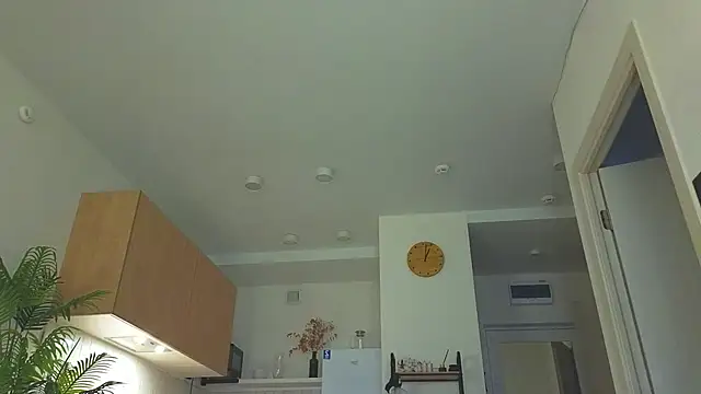 Lili Roze  online show from October 30, 2025, 5:28 am