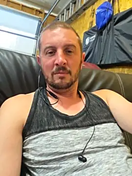 Snapshot of MrMechanic38 chatting on June 21, 2026, 11:43 pm MrMechanic38 online show from June 21, 2026, 11:43 pm