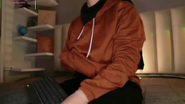 Megan mooree  online show from February 19, 2026, 12:46 pm