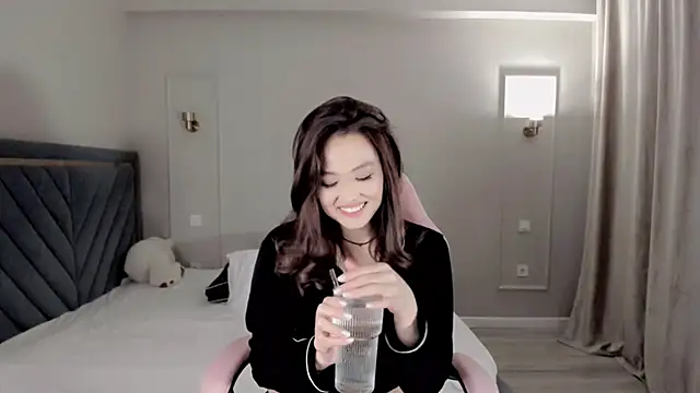 Snapshot of oxxx_me chatting on October 1, 2025, 8:41 am oxxx me online show from October 1, 2025, 8:41 am