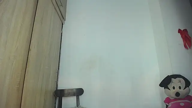 bloom444 online show from February 4, 2025, 10:13 pm