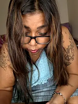 Snapshot of IndieSM chatting on February 24, 2025, 7:52 pm IndieSM online show from February 24, 2025, 7:52 pm