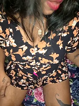 Snapshot of IndieSM chatting on October 26, 2025, 8:42 pm IndieSM online show from October 26, 2025, 8:42 pm