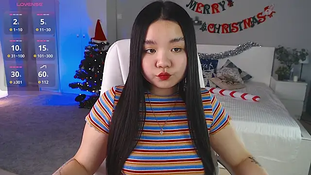 Snapshot of Suzy_Baee chatting on December 25, 2024, 12:26 pm Suzy Baee online show from December 25, 2024, 12:26 pm