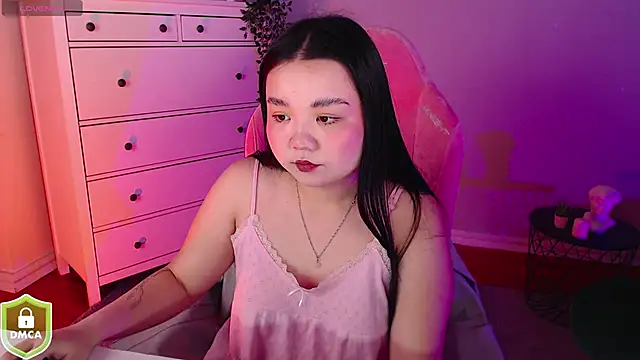 Snapshot of Suzy_Baee chatting on December 8, 2024, 12:30 pm Suzy Baee online show from December 8, 2024, 12:30 pm