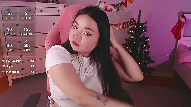 Snapshot of Suzy_Baee chatting on December 18, 2024, 3:33 pm Suzy Baee online show from December 18, 2024, 3:33 pm