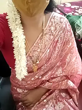 Snapshot of yourtamilcouple chatting on January 9, 2025, 8:13 am yourtamilcouple online show from January 9, 2025, 8:13 am