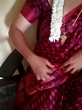 Snapshot of yourtamilcouple chatting on February 4, 2025, 10:32 am yourtamilcouple online show from February 4, 2025, 10:32 am