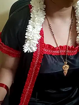 Snapshot of yourtamilcouple chatting on February 22, 2025, 5:35 pm yourtamilcouple online show from February 22, 2025, 5:35 pm