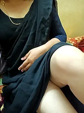 Snapshot of yourtamilcouple chatting on September 11, 2025, 2:28 pm yourtamilcouple online show from September 11, 2025, 2:28 pm