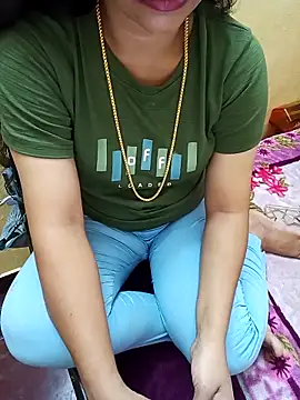 Snapshot of yourtamilcouple chatting on November 5, 2025, 11:35 am yourtamilcouple online show from November 5, 2025, 11:35 am