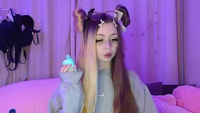 Snapshot of suemeow chatting on February 14, 2026, 8:20 pm suemeow online show from February 14, 2026, 8:20 pm