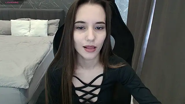 Alice Weiss online show from October 11, 2025, 8:04 am