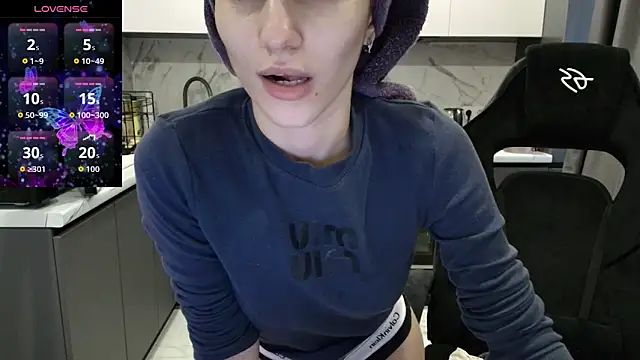 Alice Weiss online show from September 18, 2025, 3:31 am