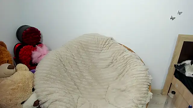 kilenyapatrice online show from February 15, 2026, 3:44 pm