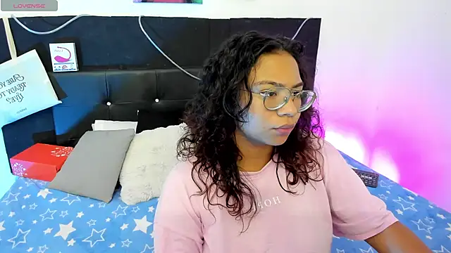 Snapshot of im_angels77 chatting on February 13, 2025, 4:00 am im angels77 online show from February 13, 2025, 4:00 am