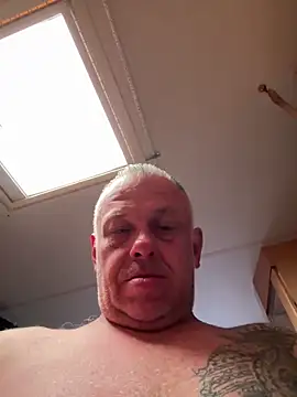 Snapshot of JakubW79 chatting on May 6, 2026, 4:00 pm JakubW79 online show from May 6, 2026, 4:00 pm