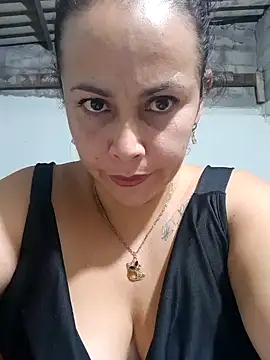 Snapshot of Roussexy_ chatting on December 21, 2024, 12:53 am Roussexy online show from December 21, 2024, 12:53 am