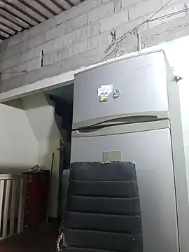 Snapshot of Roussexy_ chatting on January 18, 2025, 2:25 am Roussexy online show from January 18, 2025, 2:25 am