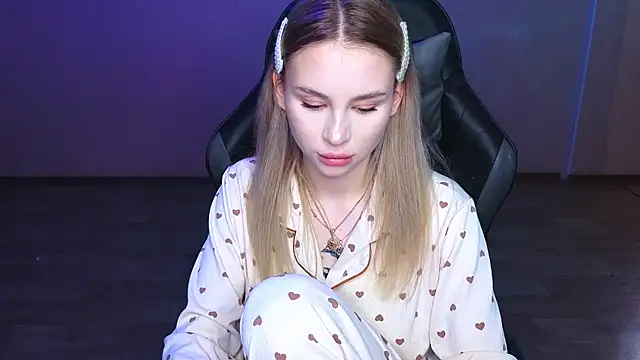 Snapshot of doll_barbieee chatting on March 1, 2025, 10:21 pm doll barbieee online show from March 1, 2025, 10:21 pm