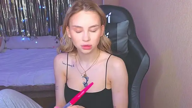 Snapshot of doll_barbieee chatting on January 9, 2025, 10:31 am doll barbieee online show from January 9, 2025, 10:31 am