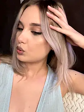 Snapshot of Alisa_Rise chatting on September 21, 2025, 9:36 am Alisa Rise online show from September 21, 2025, 9:36 am