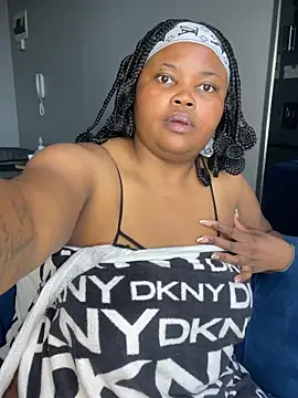 Snapshot of Curveysinaa chatting on December 18, 2025, 10:52 am Curveysinaa online show from December 18, 2025, 10:52 am