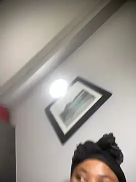 Snapshot of Curveysinaa chatting on March 14, 2025, 8:17 pm Curveysinaa online show from March 14, 2025, 8:17 pm