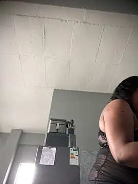 Snapshot of Curveysinaa chatting on October 5, 2025, 9:22 am Curveysinaa online show from October 5, 2025, 9:22 am