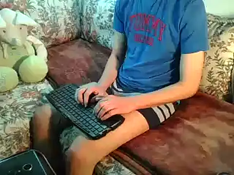 anwarlovemaroc online show from March 1, 2025, 8:32 pm