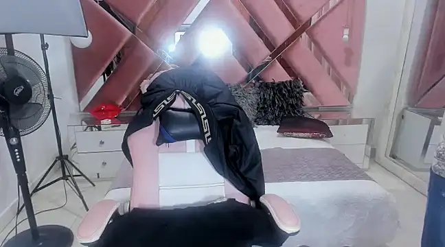 Snapshot of georgie_latin99 chatting on March 20, 2025, 3:23 am georgie latin99 online show from March 20, 2025, 3:23 am