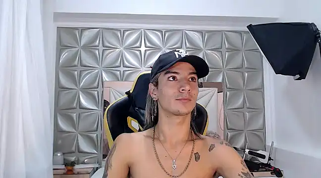 Snapshot of georgie_latin99 chatting on March 10, 2025, 1:54 pm georgie latin99 online show from March 10, 2025, 1:54 pm