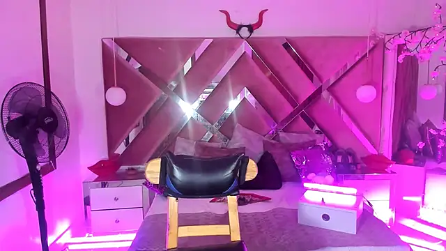 Snapshot of georgie_latin99 chatting on September 9, 2025, 11:52 am georgie latin99 online show from September 9, 2025, 11:52 am