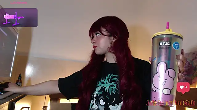 Snapshot of Bitsy_Messy chatting on November 19, 2025, 6:13 am Bitsy Messy online show from November 19, 2025, 6:13 am