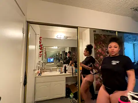 Snapshot of GoddessNih chatting on October 24, 2025, 5:56 pm GoddessNih online show from October 24, 2025, 5:56 pm