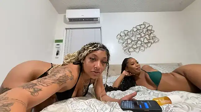 Snapshot of GoddessNih chatting on March 16, 2025, 3:25 am GoddessNih online show from March 16, 2025, 3:25 am