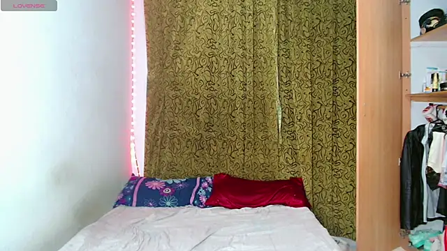 femboykeene online show from October 18, 2025, 10:34 pm